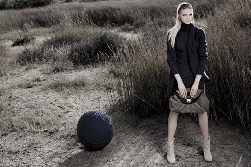 AXILLEAS accessories  Мужская и женская одежда,большой выбор шляп и аксессуаров.в каталогах женской одежды имеются сумки , сумочки , шляпы , шапки , шарфы , палантины , одежда , ремни , бижутерия  , аксессуары для волос , перчатки , трикотажные шарфы , носки.  из каталогов мужской одежды имеются трикотажные шарфы , шапки , перчатки ,  из каталогов детской одежды же имеются шарфы , перчатки наборы.